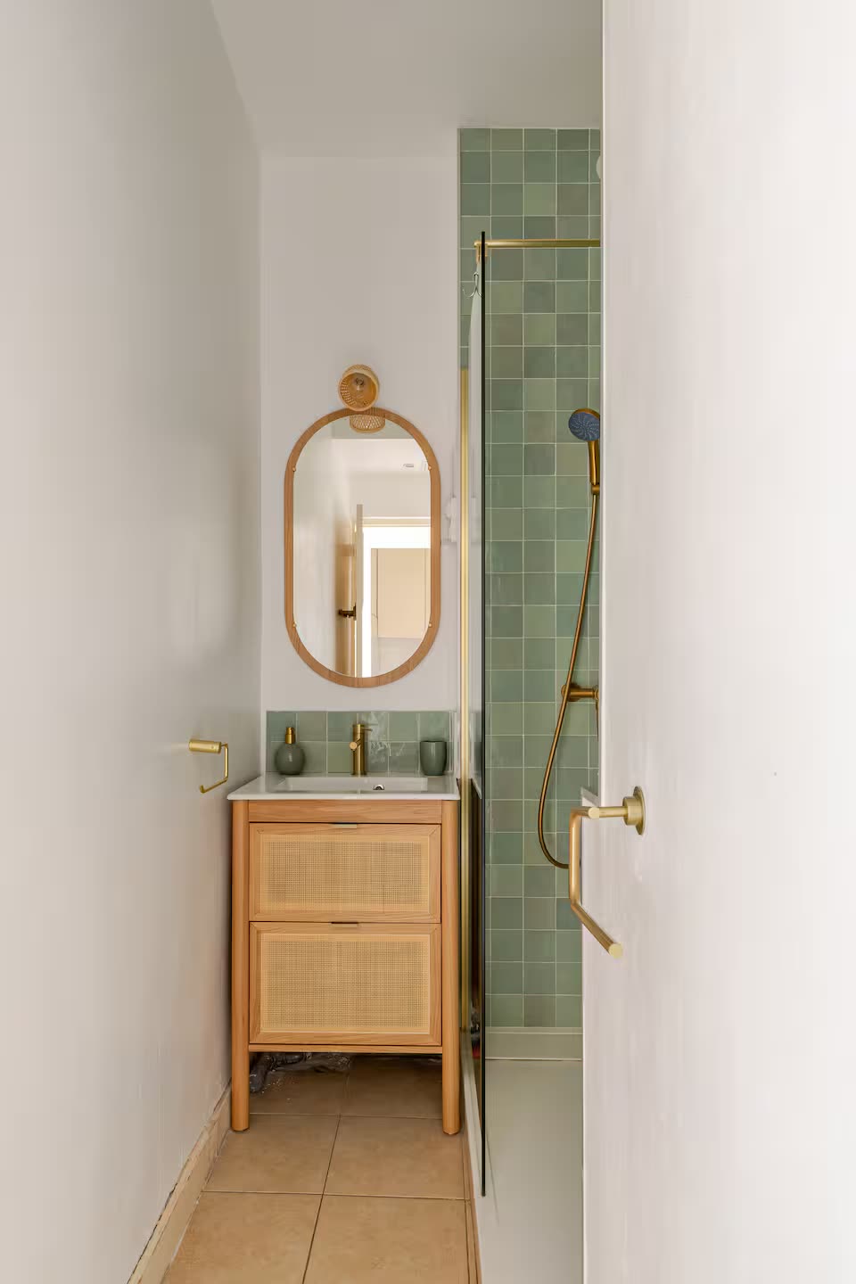 SoleaStay Marseille — bathroom with green tile and brass fixtures